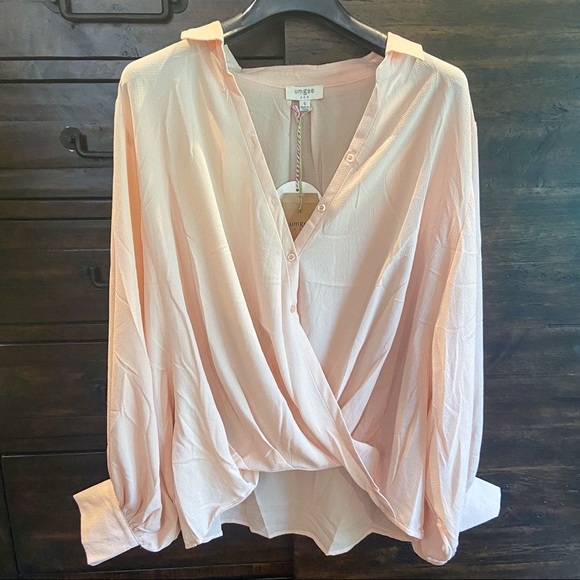 Forever 21 Crepe Twist Hem Blouse - NWT - Picture 3 of 7